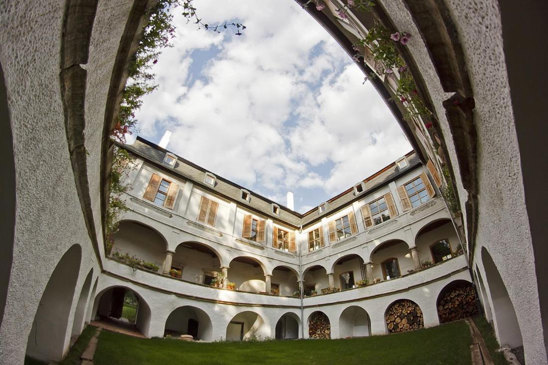 Chateau Trebesice Kutná Hora Exterior foto
